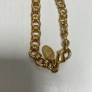 Elegant  Nolan Miller Gold Chain Necklace super rare. In wonderful condition.